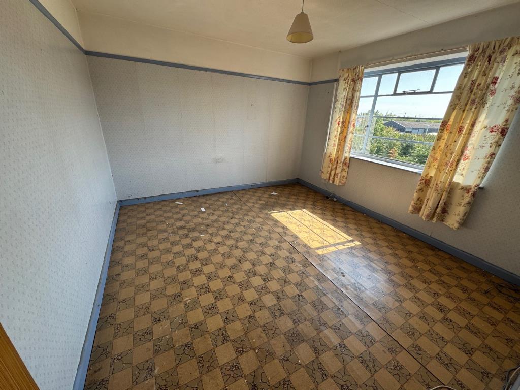 Lot: 8 - DETACHED FARMHOUSE FOR IMPROVEMENT - Bedroom 3